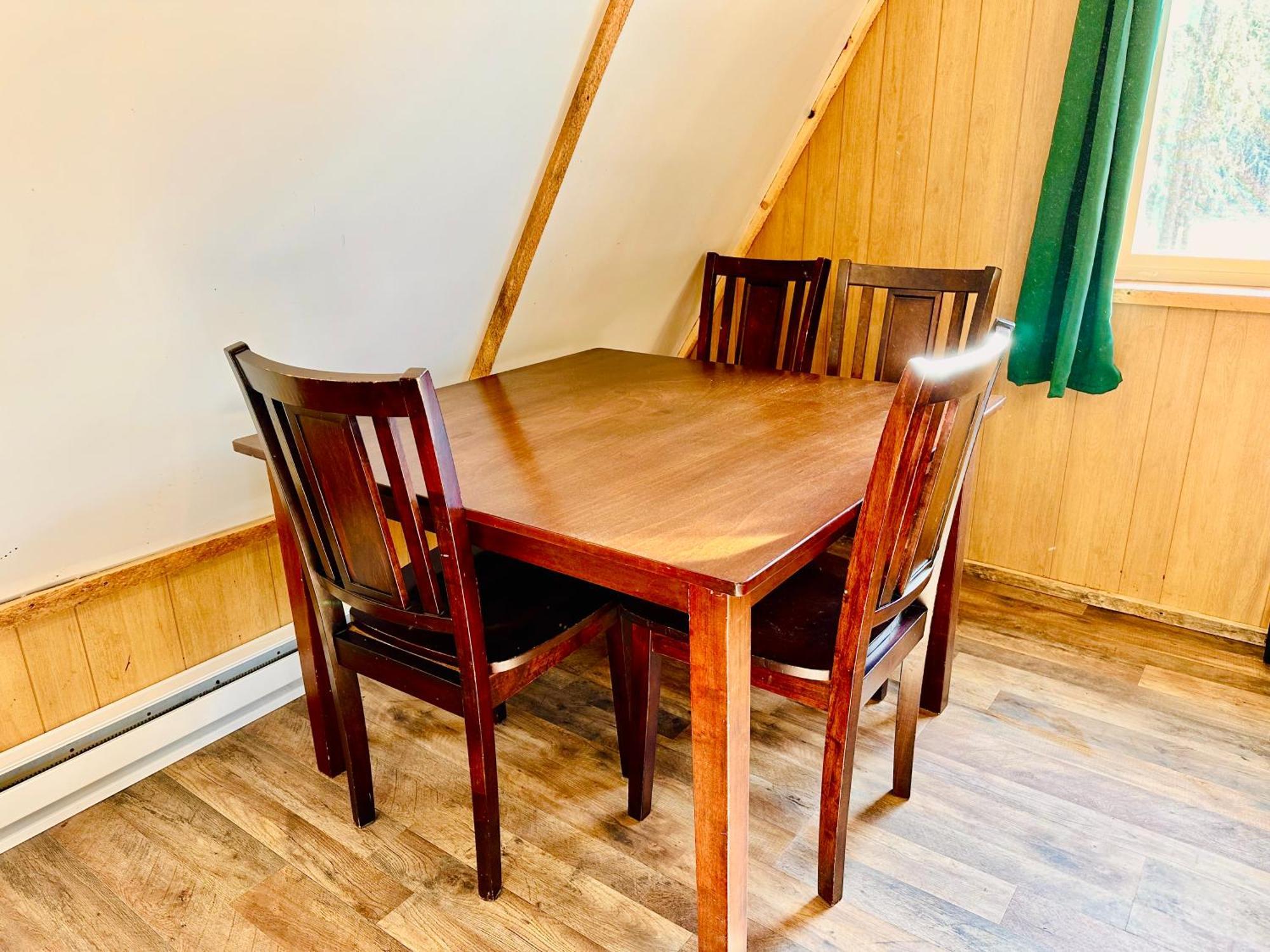 Roberts Lodge Tok Room photo